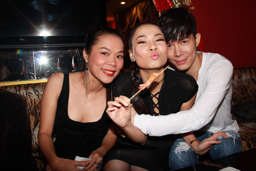 Phan Dinh Tung - Cat Phuong mo tiec mung giai a quan