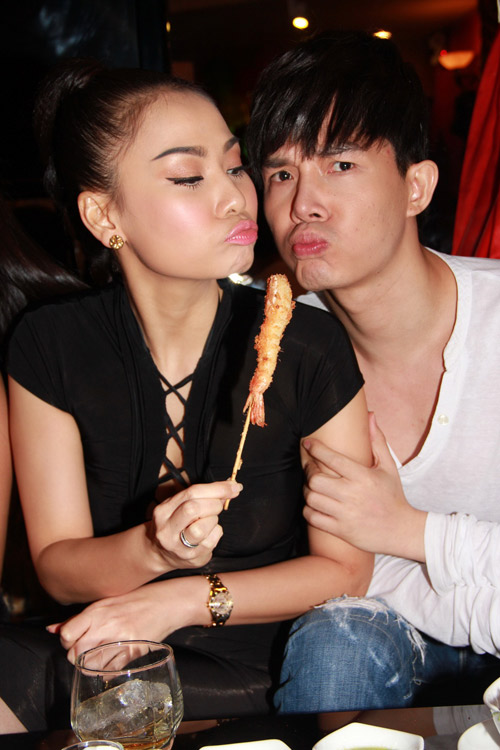 Phan Dinh Tung - Cat Phuong mo tiec mung giai a quan