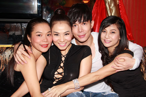 Phan Dinh Tung - Cat Phuong mo tiec mung giai a quan