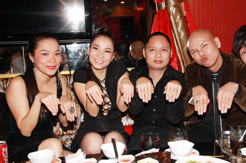 Phan Dinh Tung - Cat Phuong mo tiec mung giai a quan