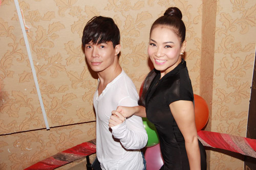 Phan Dinh Tung - Cat Phuong mo tiec mung giai a quan