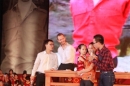 Xúc động cuộc hội ngộ giữa Nick Vujicic và bé gái \