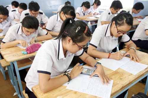 Thi tot nghiep THPT 2013: Bo GD-DT huong dan kiem tra “may chong tieu cuc\