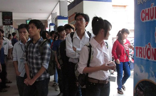 Gay cấn thi tuyển để đi tiếp sức mùa thi