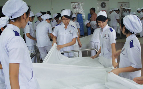 Khối ngành sức khỏe: Tăng chỉ tiêu... tăng thất nghiệp !