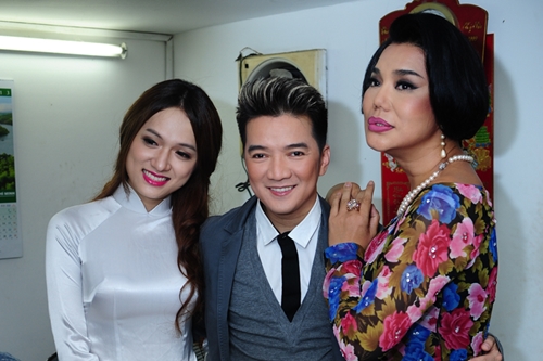 Lam Chi Khanh do ve nu tinh cung Huong Giang Idol