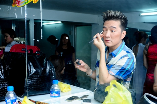 Lam Chi Khanh do ve nu tinh cung Huong Giang Idol