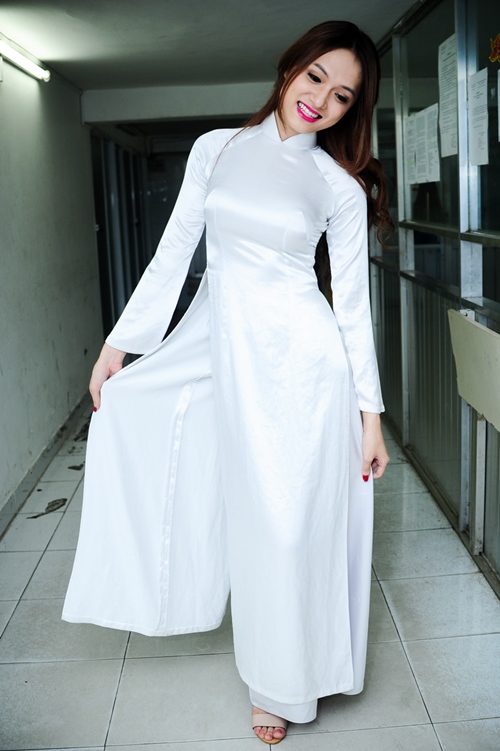 Lam Chi Khanh do ve nu tinh cung Huong Giang Idol