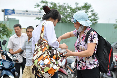 Thi sinh toan quoc bat dau thi tot nghiep THPT mon Van nam 2013