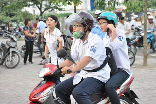 Thi sinh toan quoc bat dau thi tot nghiep THPT mon Van nam 2013