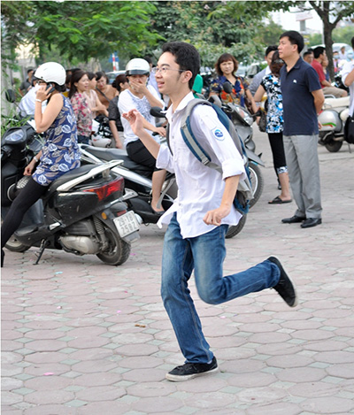 Thi sinh toan quoc bat dau thi tot nghiep THPT mon Van nam 2013
