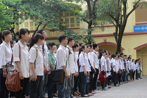 Thi sinh toan quoc bat dau thi tot nghiep THPT mon Van nam 2013