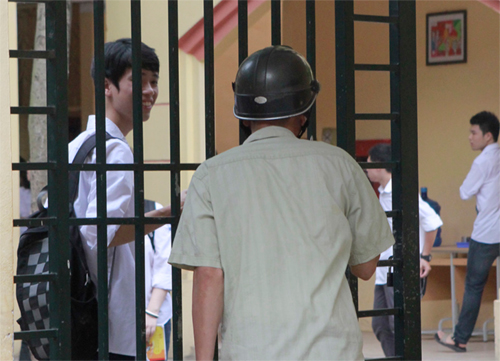 Thi sinh toan quoc bat dau thi tot nghiep THPT mon Van nam 2013