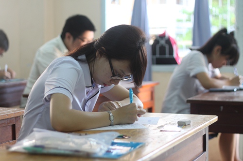 Thi tot nghiep: Thi sinh tu tin du thi mon Dia