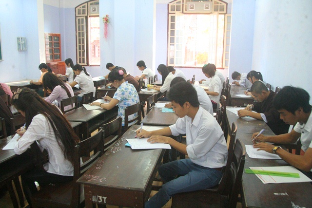 Hơn 3.000 thí sinh bỏ thi tốt nghiệp trong ngày đầu