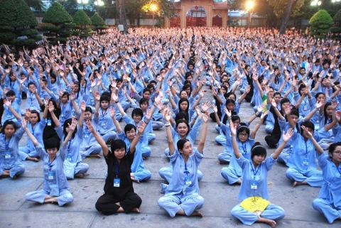 Giới trẻ háo hức lên chùa học tu