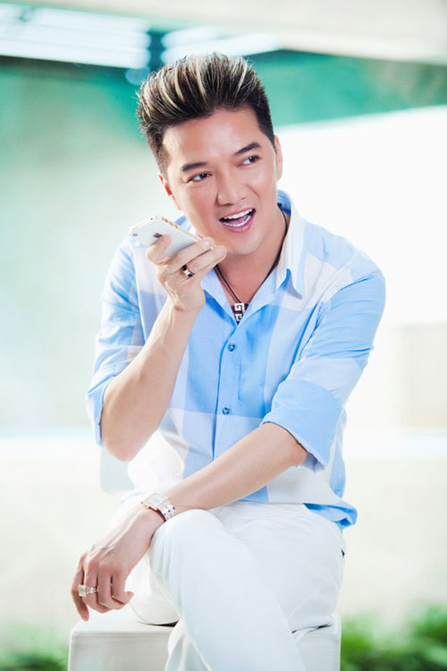 Dam Vinh Hung kiem bon tien tu viec ca hat chinh