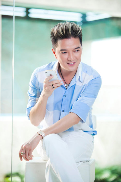 Dam Vinh Hung kiem bon tien tu viec ca hat chinh