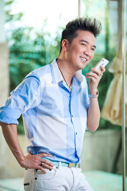 Dam Vinh Hung kiem bon tien tu viec ca hat chinh