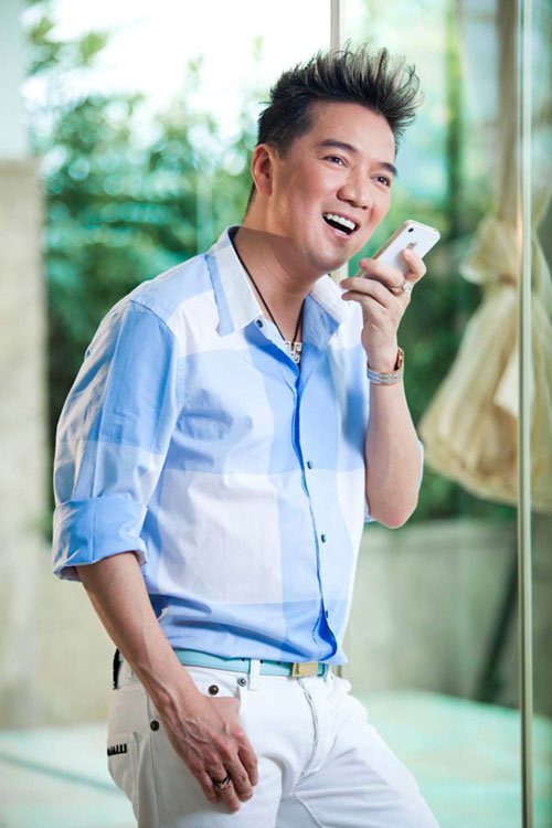Dam Vinh Hung kiem bon tien tu viec ca hat chinh