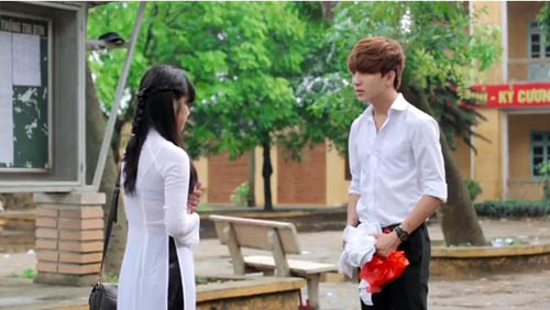 Rung tinh tinh yeu tuoi hoc tro voi clip \