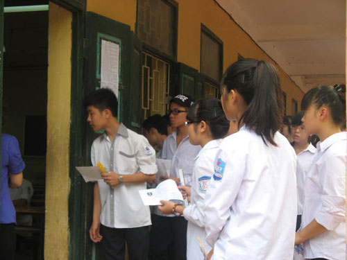 Truong THPT Quang Trung: Thay toan bo cua kinh mau de tranh \