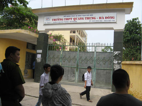 Truong THPT Quang Trung: Thay toan bo cua kinh mau de tranh \