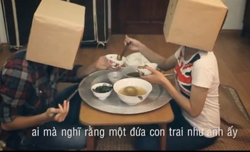 Cu dan mang xon xao voi clip “Song thu”