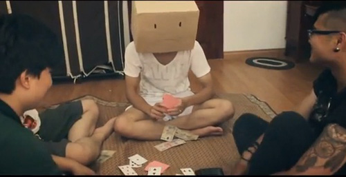 Cu dan mang xon xao voi clip “Song thu”