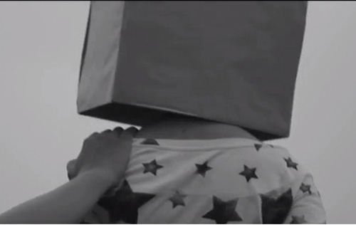 Cu dan mang xon xao voi clip “Song thu”