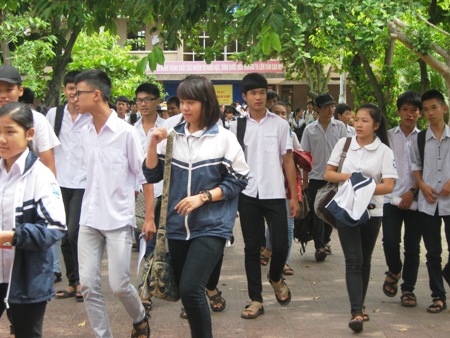 De thi mon Van vao lop 10 nam 2013 tai Quang Binh vua suc