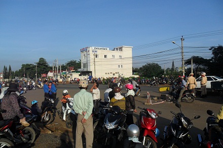Thí sinh đến sớm, chuẩn bị cho buổi thi đầu tiên