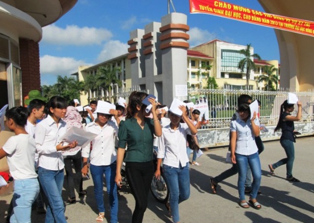 Thí sinh tại Thanh Hóa kết thúc môn thi cuối cùng (Ảnh Nguyễn Thùy)