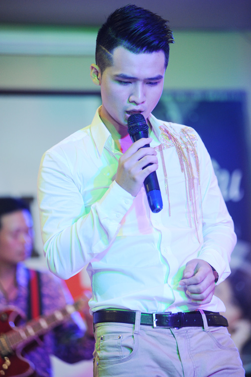 Duong Hoang Yen tinh tu hat cung ban trai hot boy