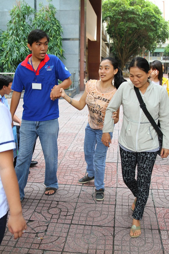 Nghi luc dang kham phuc cua nhung si tu dac biet trong ky thi dai hoc 2013