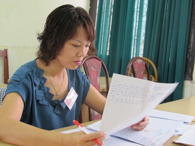 Chấm thi môn Văn ở ĐH Điện lực.
            Anh: Hồ Thu