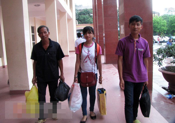 Ua nuoc mat thu khoa DH Y di dep to ong den nhap hoc