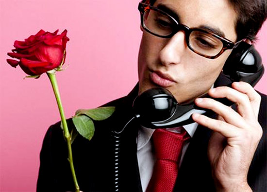 Những kiểu cưa cẩm của con trai khiến con gái phát sợ