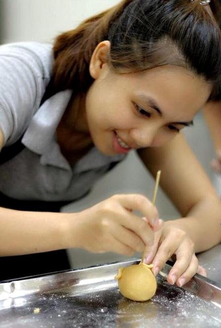 Bánh trung thu tự làm 'lên ngôi'
