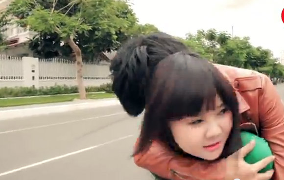 Cười vỡ bụng với chuyện tình của cô nàng mập