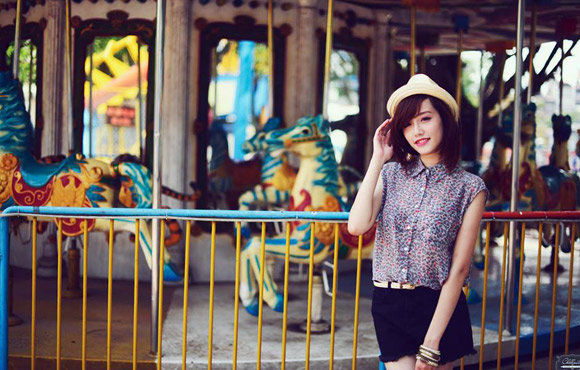 Nghe các nàng bày mưu giúp chàng tỏ tình thành công