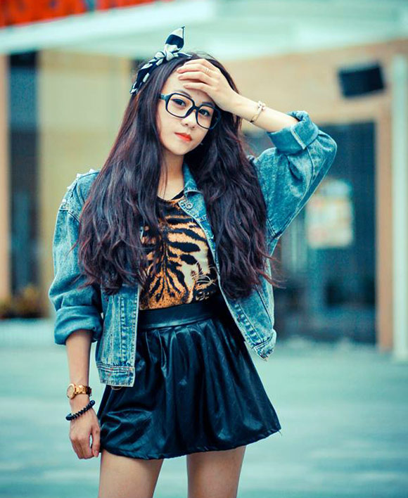 Nghe các nàng bày mưu giúp chàng tỏ tình thành công