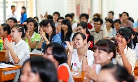 Có những sinh viên sau thời gian ngồi ở ghế giảng đường...