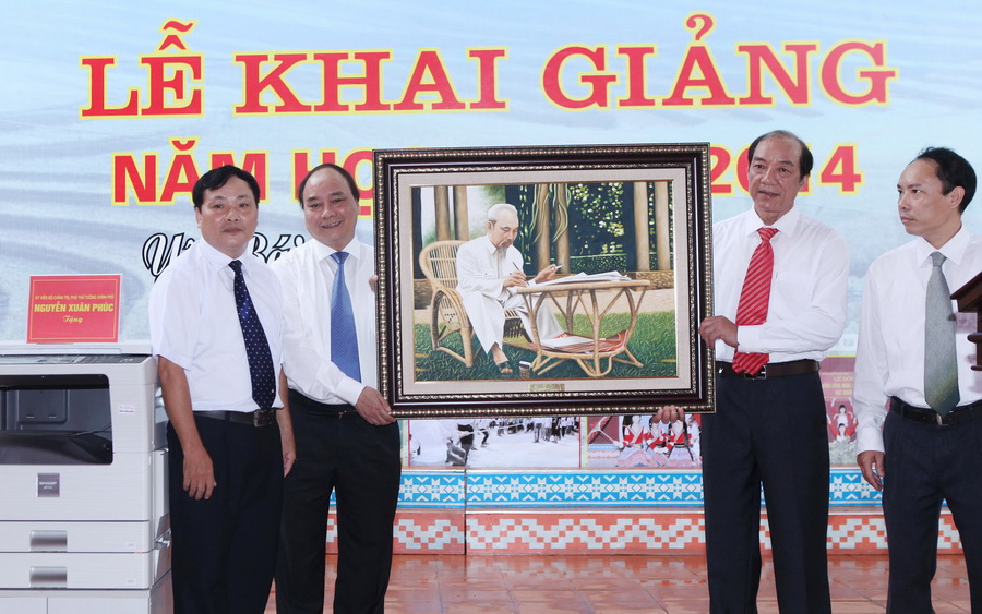 Ca nuoc tung bung ngay le khai giang