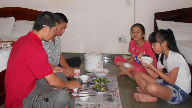Dang sau anh hao quang cua Giong hat viet nhi 2013