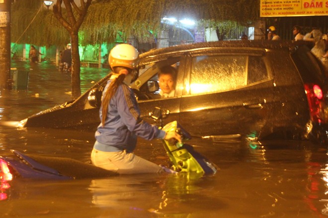 Mua lon, Sai Gon ngap trong \