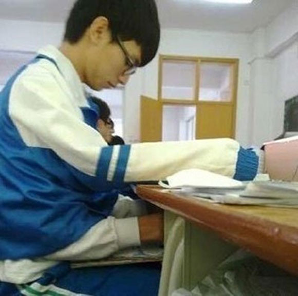 Bat cuoi voi anh hai huoc ve sinh vien