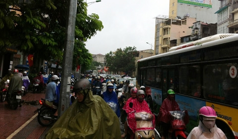 khai giảng, năm học, giao thông, ùn tắc, mưa to
