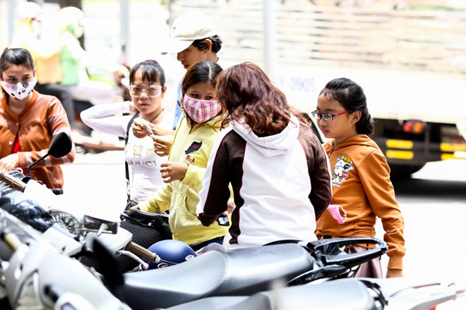 Phuong My Chi duoc ca gia dinh \