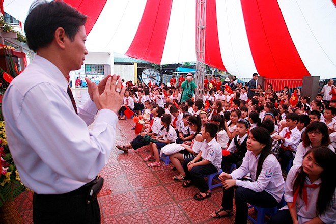 Xuc dong le khai giang cua tre em khuyet tat